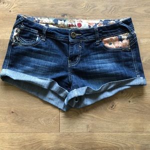 1st kiss juniors shorts size 5